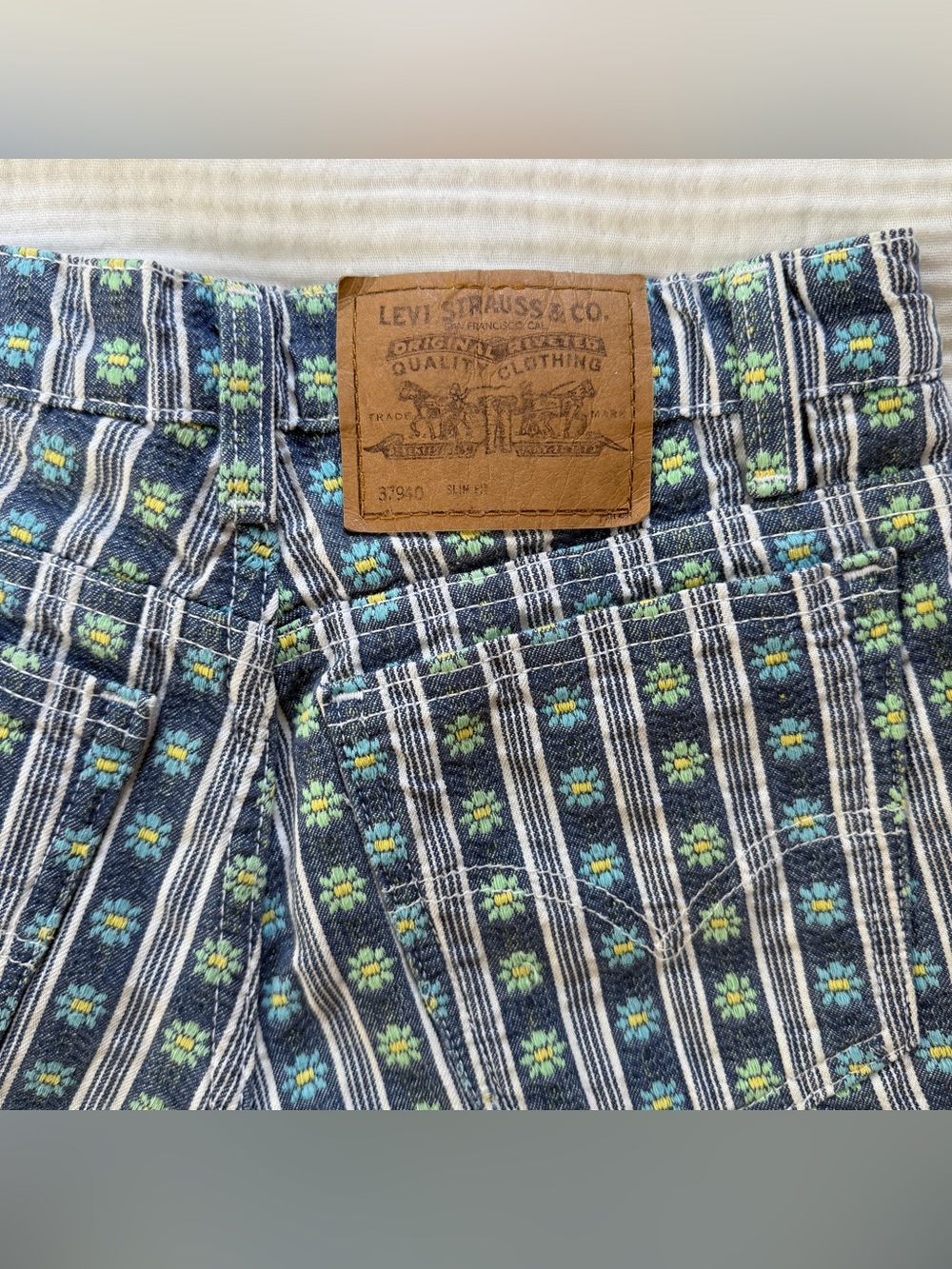 Vintage 1998 USA Levi’s Daisy Floral Stripe Denim Shorts Size 7 JR Cottage - Picture 5 of 7